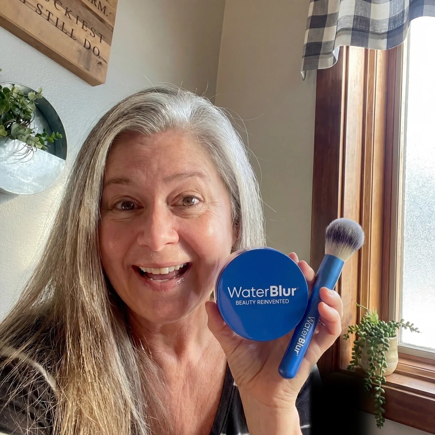 WaterBlur™ - Hydrating Setting Powder & Free Brush